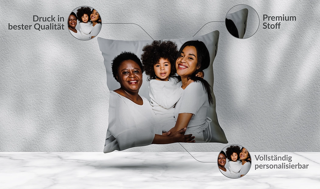 Personalisiertes Kissen mit Familienfoto auf Premiumstoff, in bester Qualität gedruckt.